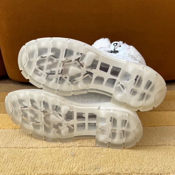 White Bogner Women’s Swansea Shearling Boots - Picture 7 of 9